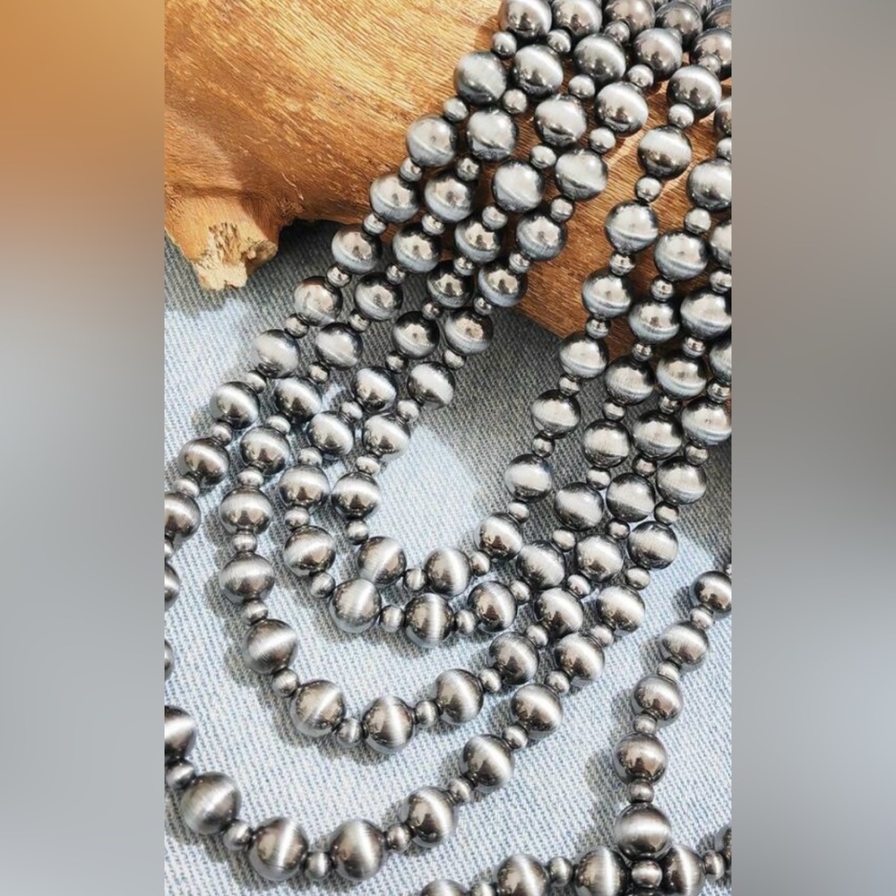 Southwestern Faux Navajo Pearl Silver Tone Costume Beaded Necklace - Picture 4 of 6